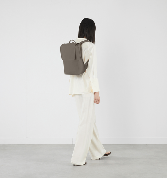 Lost In Berlin Ryggsäck Square 15"