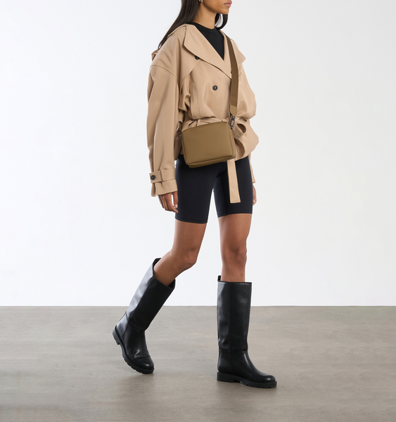 Lost In Berlin The Big Box - Crossbody v&auml;ska