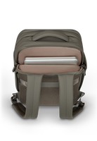 Lost In Berlin L&auml;tt resryggs&auml;ck 15.6"