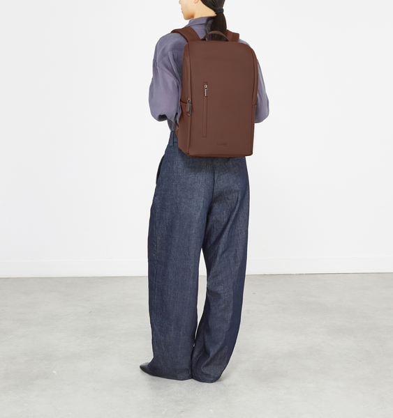 Lost In Berlin Ryggs&auml;ck 16"