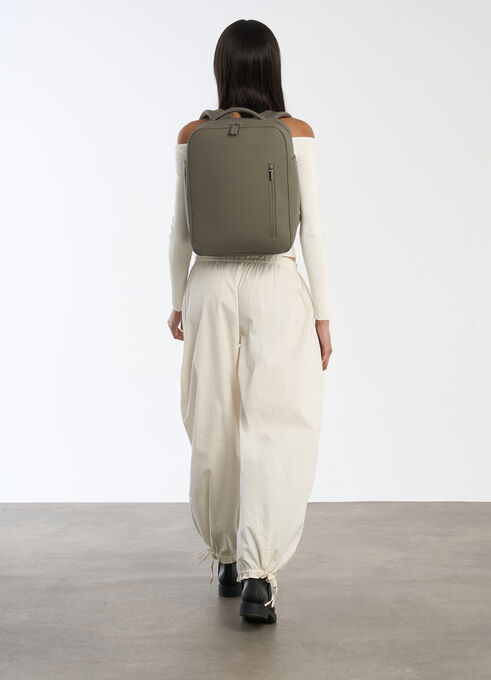 Lost In Berlin L&auml;tt resryggs&auml;ck 15.6"