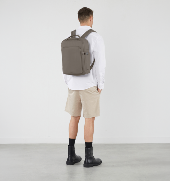 Lost In Berlin Ryggs&auml;ck Pro 16"
