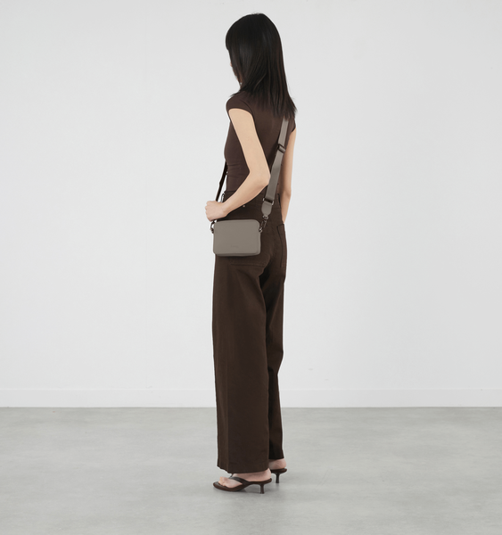 Lost In Berlin The Box - Crossbody väska Lost In Berlin The Box - Crossbody väska