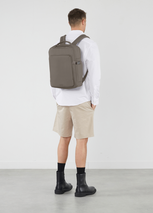 Lost In Berlin Ryggs&auml;ck Pro 16"