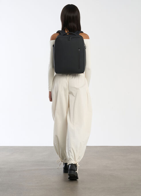 Lost In Berlin L&auml;tt resryggs&auml;ck 15.6"
